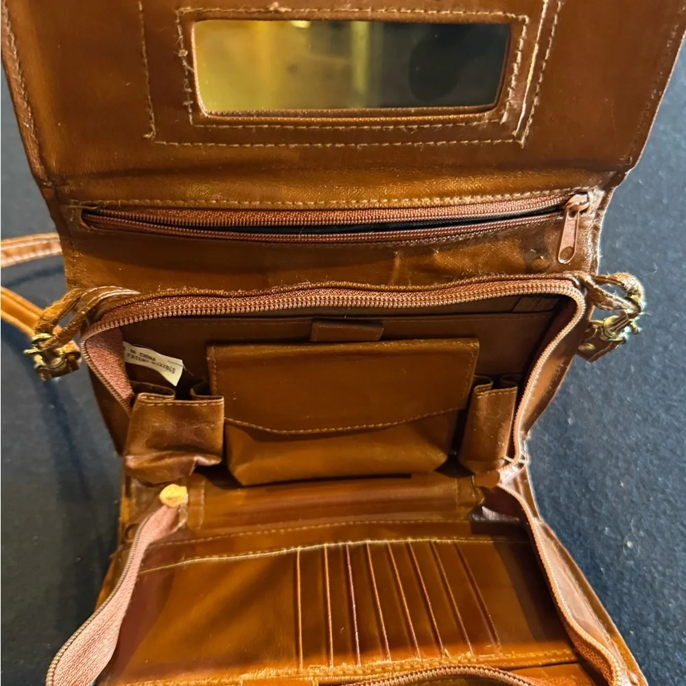 Vintage Blue and Tan Pebblesd Leather Crossbody Bag - Picture 8 of 15